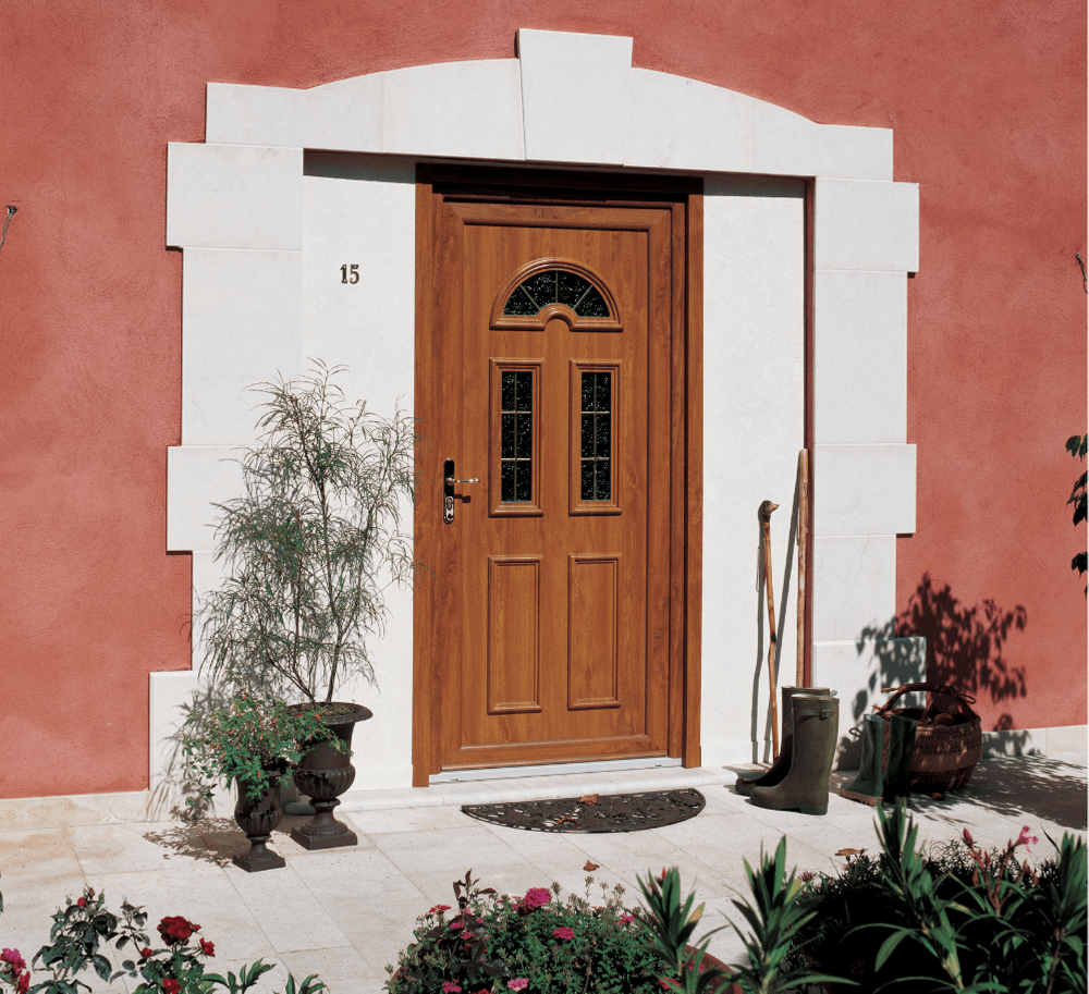 4 aspects bois disponibles pour vos portes d'entrée en PVC