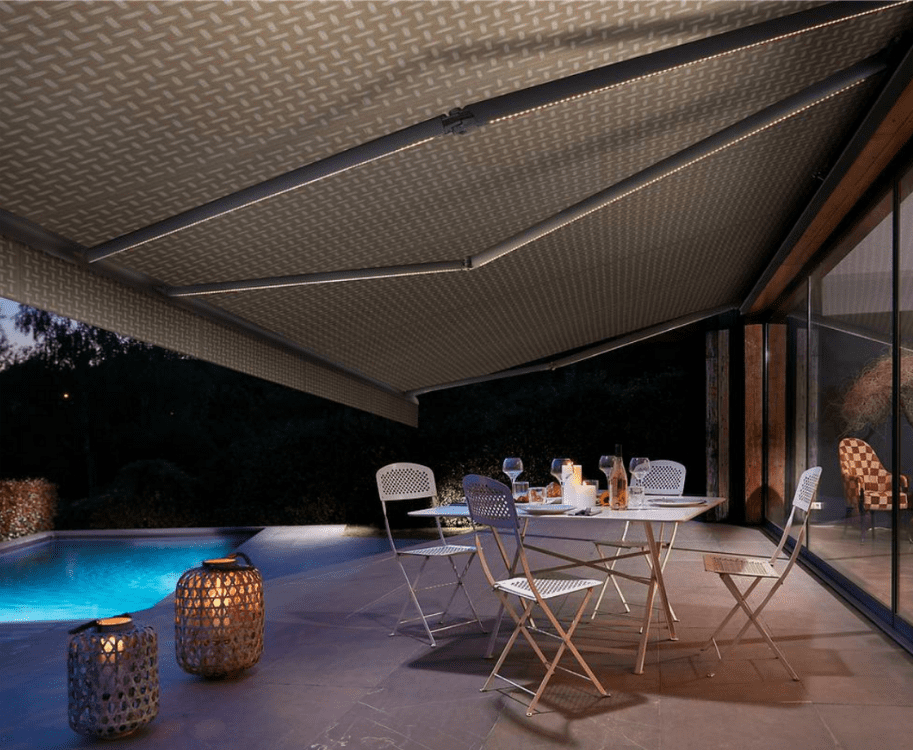 Store banne avec système d'éclairage LED