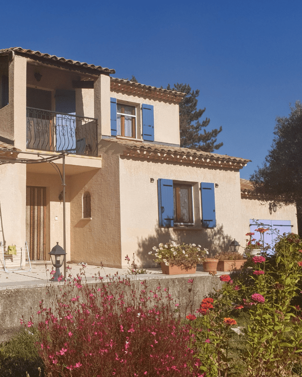 Maison volets battants composite Yzéa bleu