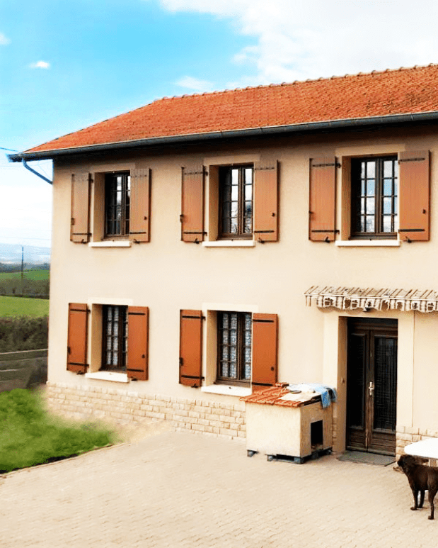 Maison volets battants composite Yzéa effet chêne clair